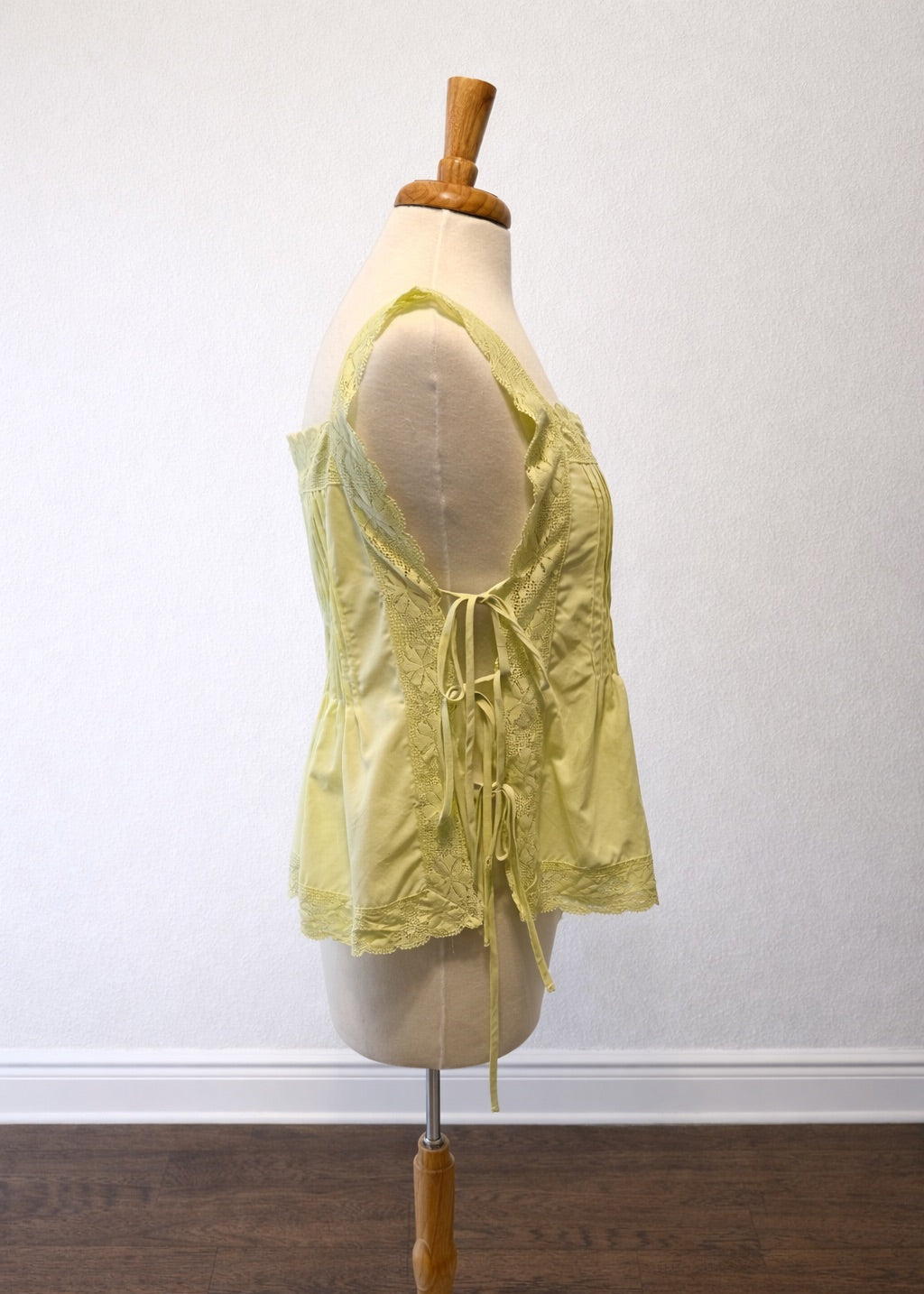 Patio Dinner Lace Trim Pleated Tank Top